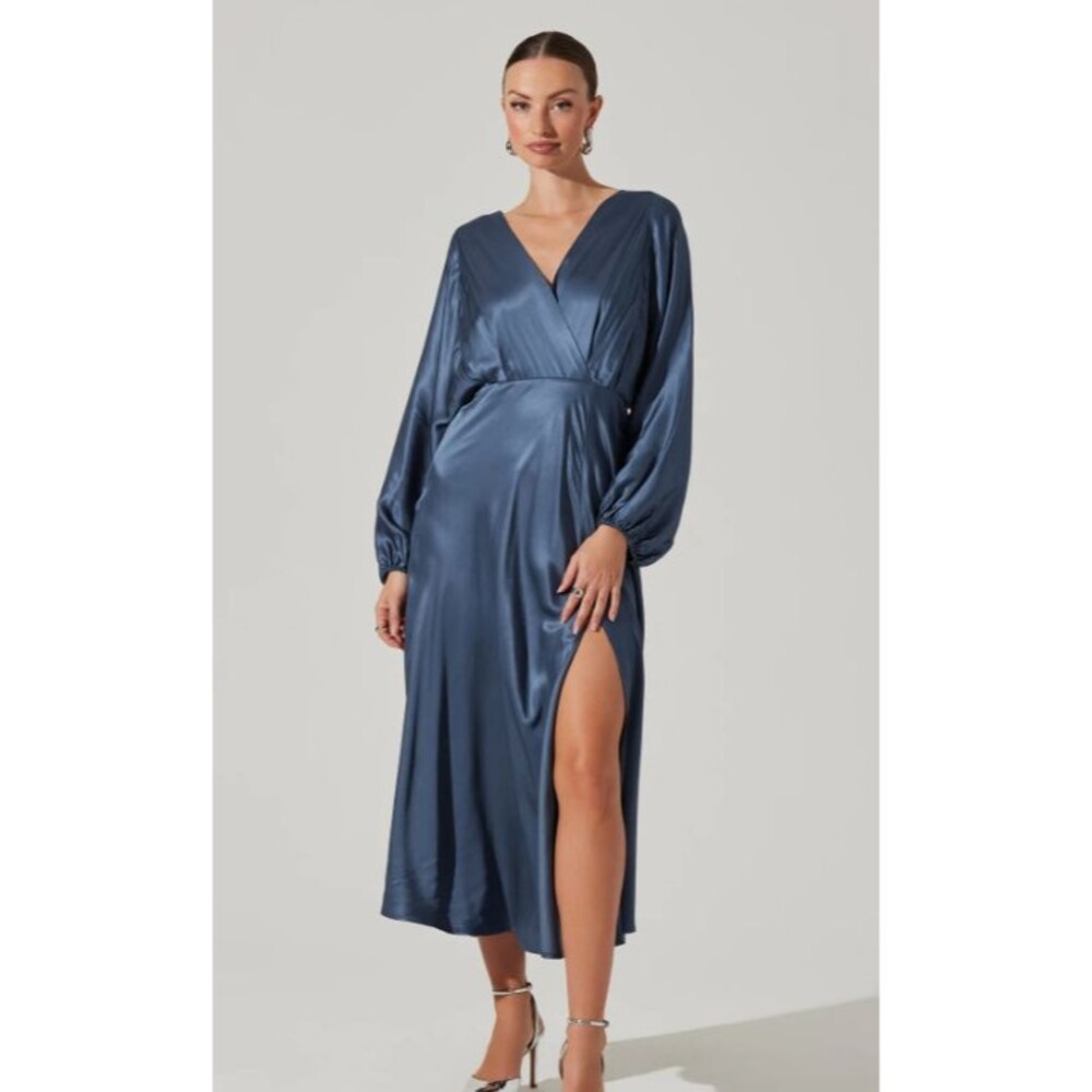 ASTR the Label Womens Kimiko Midi Dress V Neck Slate Blue Size Small NWT - Picture 5 of 14